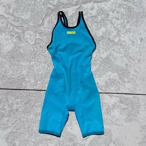 Arena Open Back Kneeskin (26)